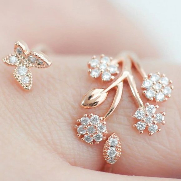 Jewelry - Gold & CZ Flower Leaf Adjustable Ring